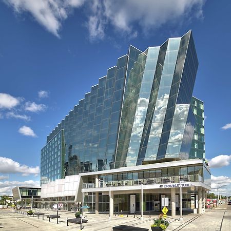 Hotel Doubletree By Hilton Edmonton Downtown Exterior foto