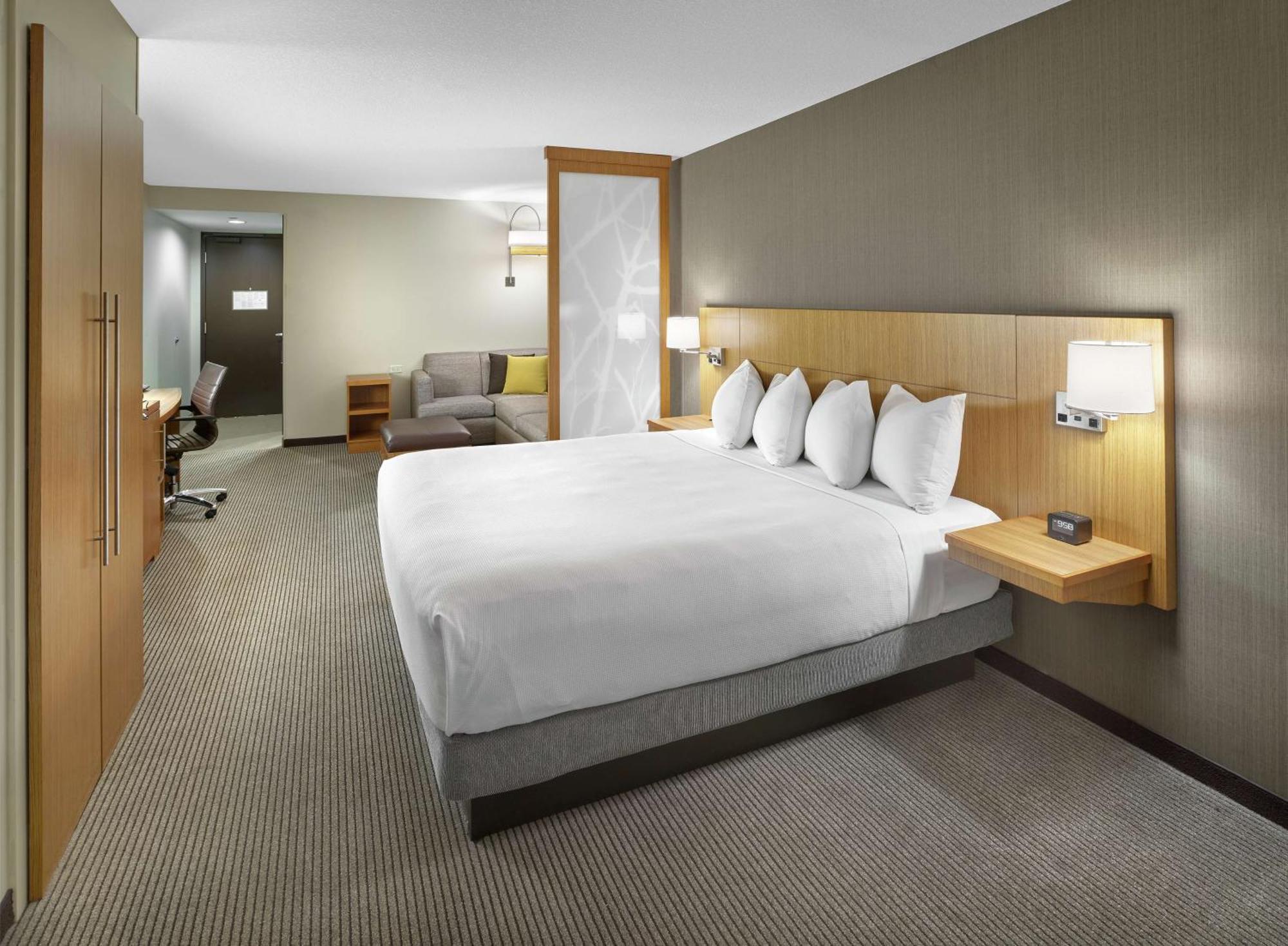 Hotel Doubletree By Hilton Edmonton Downtown Exterior foto