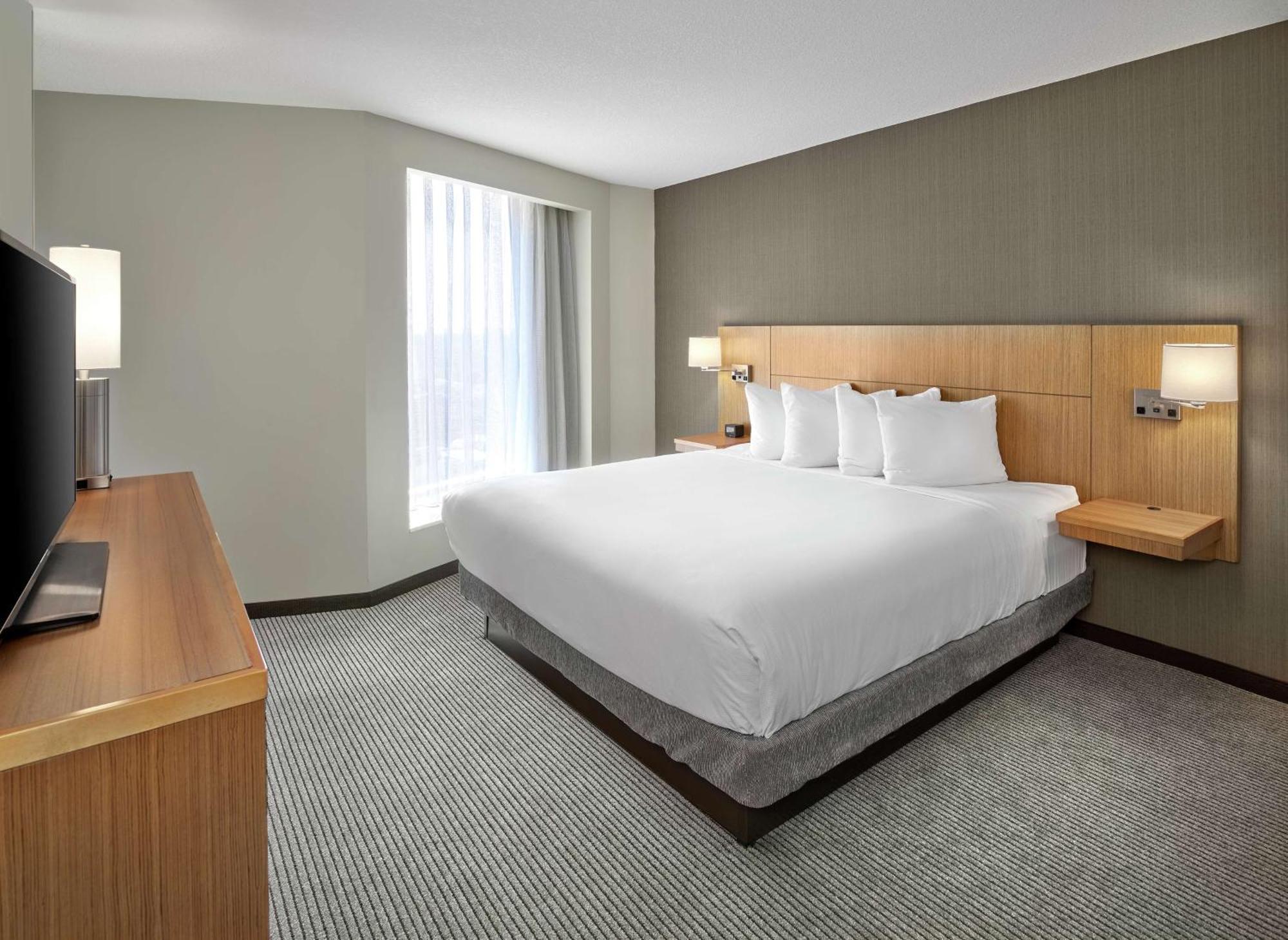 Hotel Doubletree By Hilton Edmonton Downtown Exterior foto